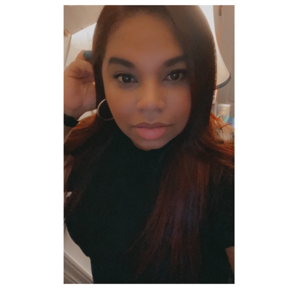 Meet your Posher, Julissa - Picture 5 of 7